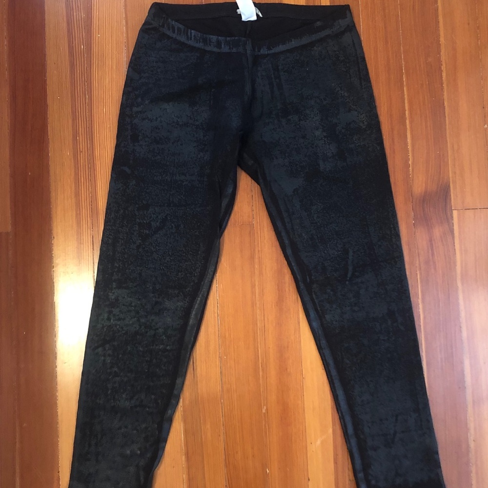 Leggings with faux distressed leather look